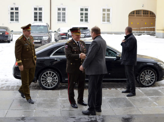 Riigikaitsekomisjoni liige Johannes Kert kohtus Läti Kaitseväe juhataja kindralleitnant Raimonds Graubega